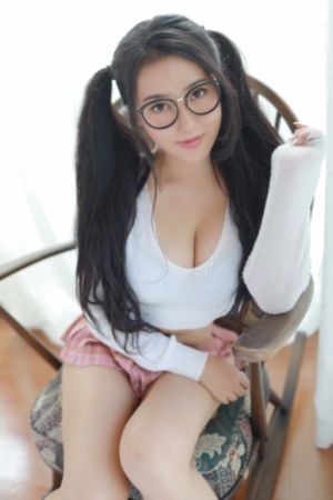 娇妻在厨房被朋友挺进动漫